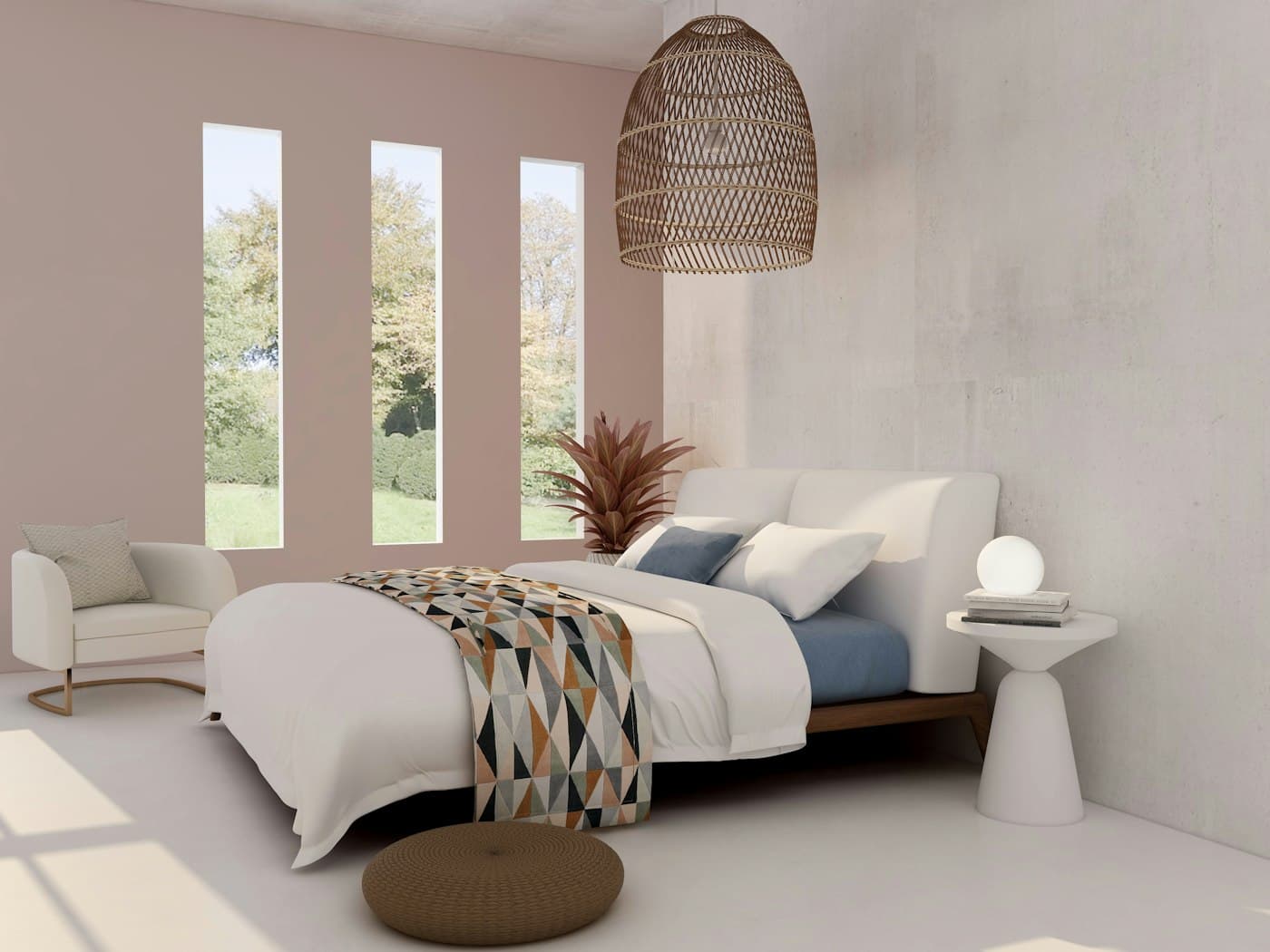 Chambre claire au lit fait, prête pour l’arrivée